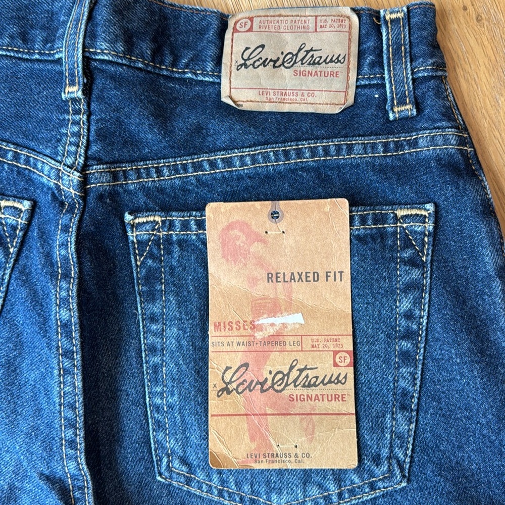 Levi’s Relaxed Fit Size 10s